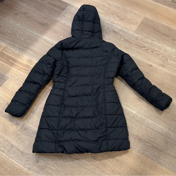 The North Face Women's Black Long Puffer Jacket Slim Fit - Picture 9 of 14